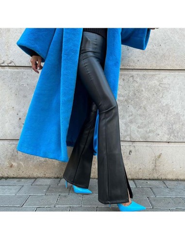 Pantalon en simili cuir évasé et fendu pour femme noir est présent 